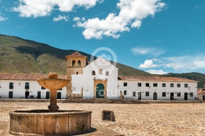 Pila de agua en la Plaza Central en Villa de Leyva, Boyacá, Col