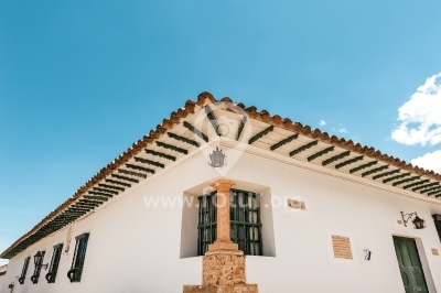 Casa esquinera en la Plaza Central de  Villa de Leyva, Boyacá, 