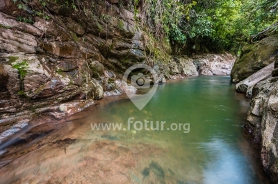 Aguas cristalinas río Las Pailas en Caquetá