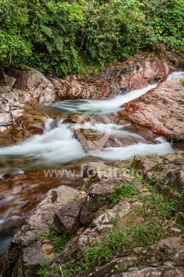 Río cristalino en Las Pailas Caquetá