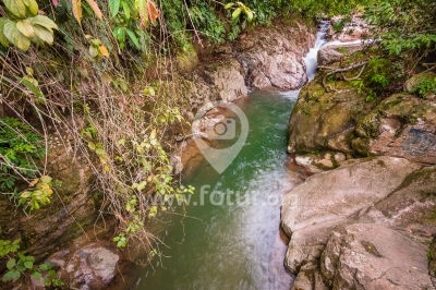 Aguas verde esmeralda en Las Pailas Caquetá