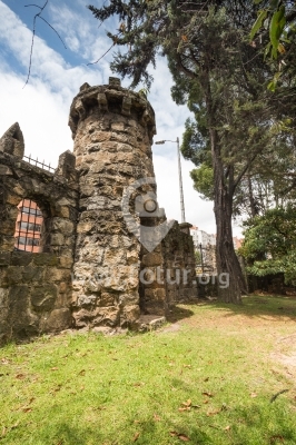 Torre estilo castillo — Parque El Chicó, Bogotá