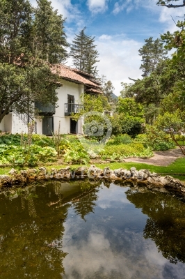 Casa y pequeño estanque — Parque El Chicó, Bogotá
