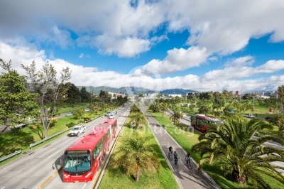 Transmilenio en la Avenida El Dorado — Bogotá