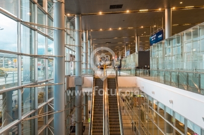 Escaleras eléctricas en el Aeropuerto El Dorado 