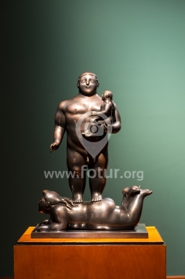 Hombre, mujer y niño escultura en bronce de Fernando Botero