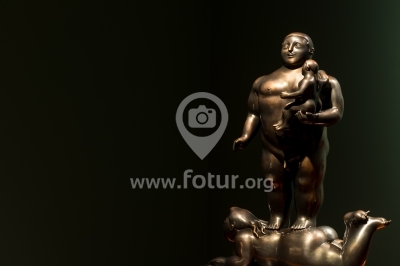 Hombre, mujer y niño escultura en bronce de Fernando Botero
