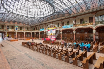 Patio Central Santuario del Divino Niño del 20 de Julio - Bogotá - Colombia  - Fotur