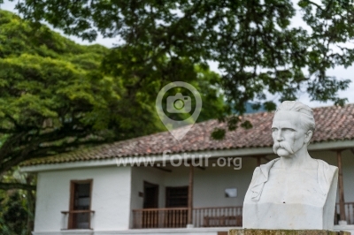 Estatua de Jorge Isaacs — Hacienda El Paraíso